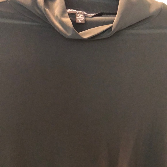 Tops - Picture 5 of 8